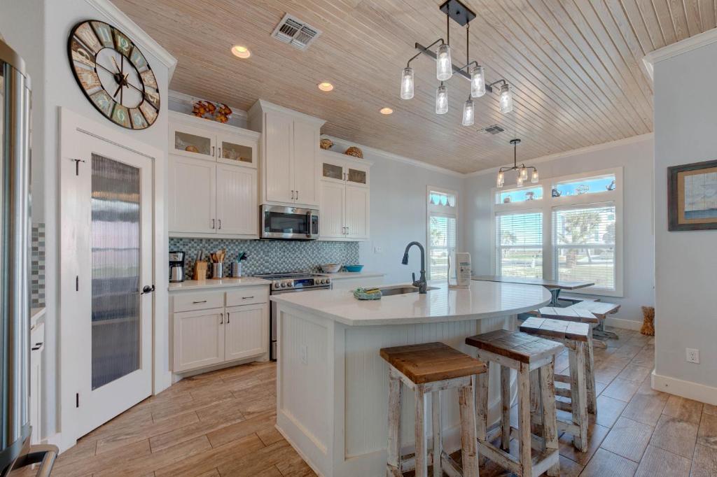 Postcard from Paradise - House photo 2
