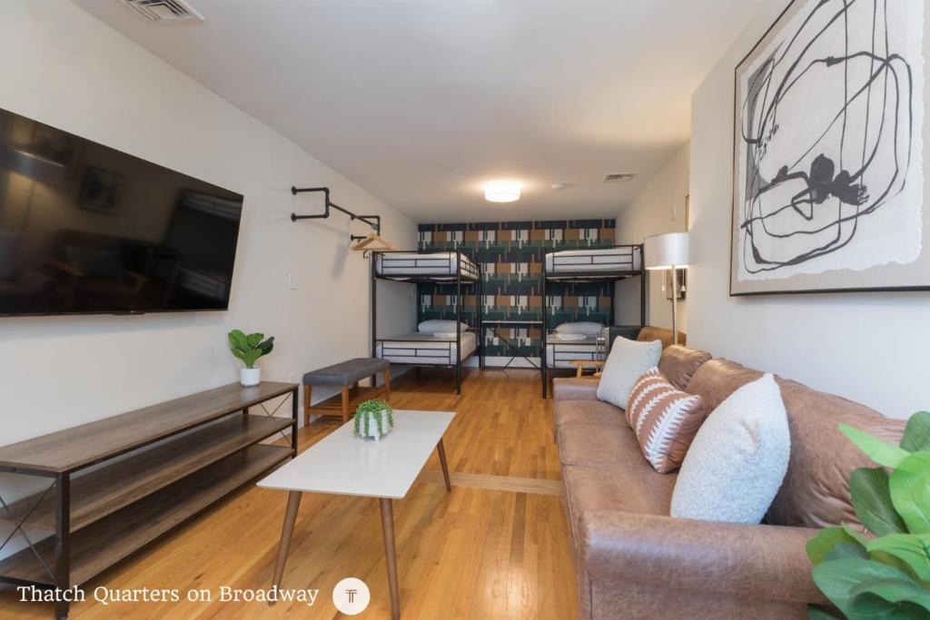 West Broadway Quarters by Thatch photo 1