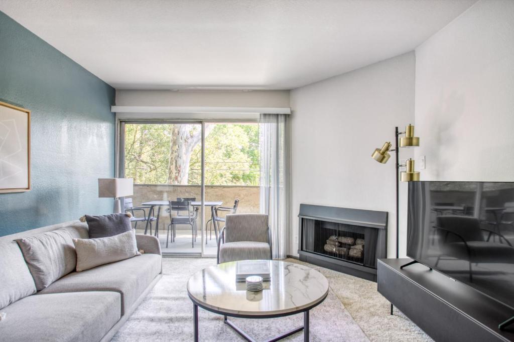 Pasadena 2BR w Gym Pool nr Colorado Ave LAX-864