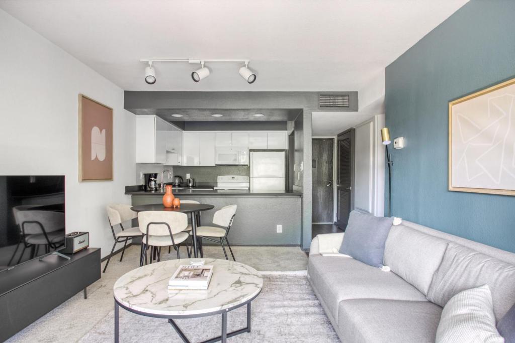 Pasadena 2BR w Gym Pool nr Colorado Ave LAX-864 photo 2
