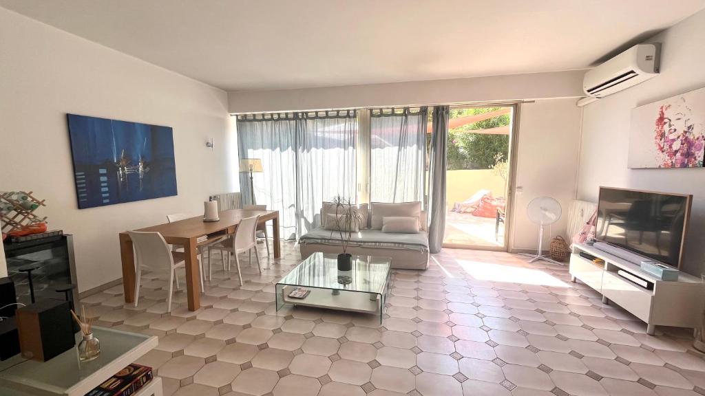 Appartement 3P 88 m2 terrasse et jardin à 20 metres de la plage photo 3