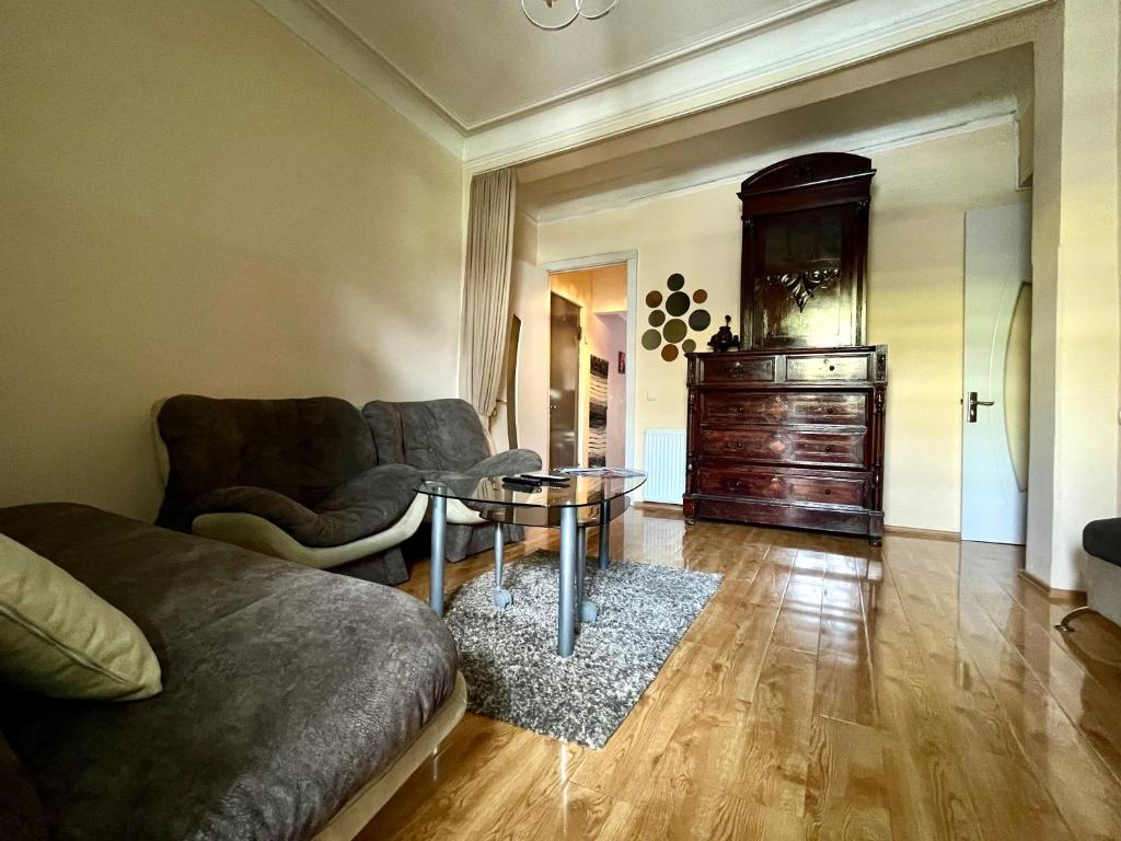 Apartment in Old Tbilisi Orbeliani Square - Tap to explore photos