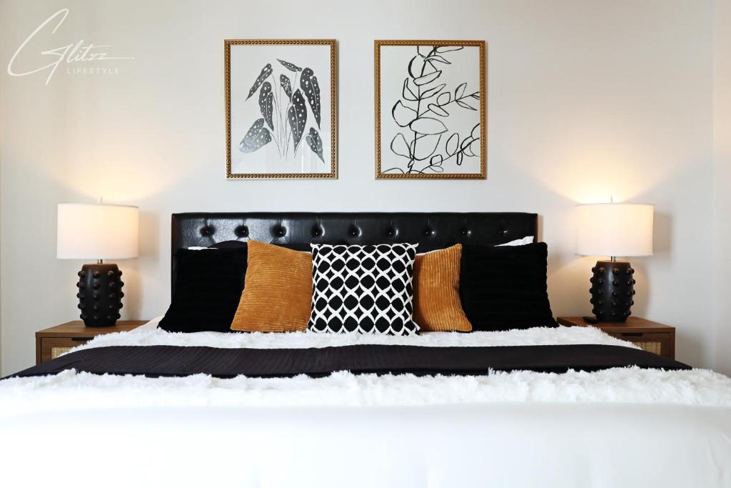 Modern Retreat 3 King Beds,Garage,Disney photo 2