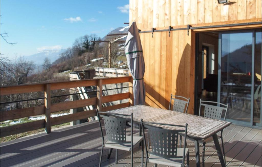 Awesome Home In Juvigny With Wifi And 2 Bedrooms photo 1