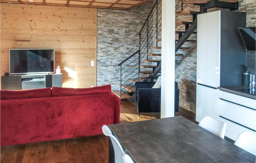 Awesome Home In Juvigny With Wifi And 2 Bedrooms photo 2
