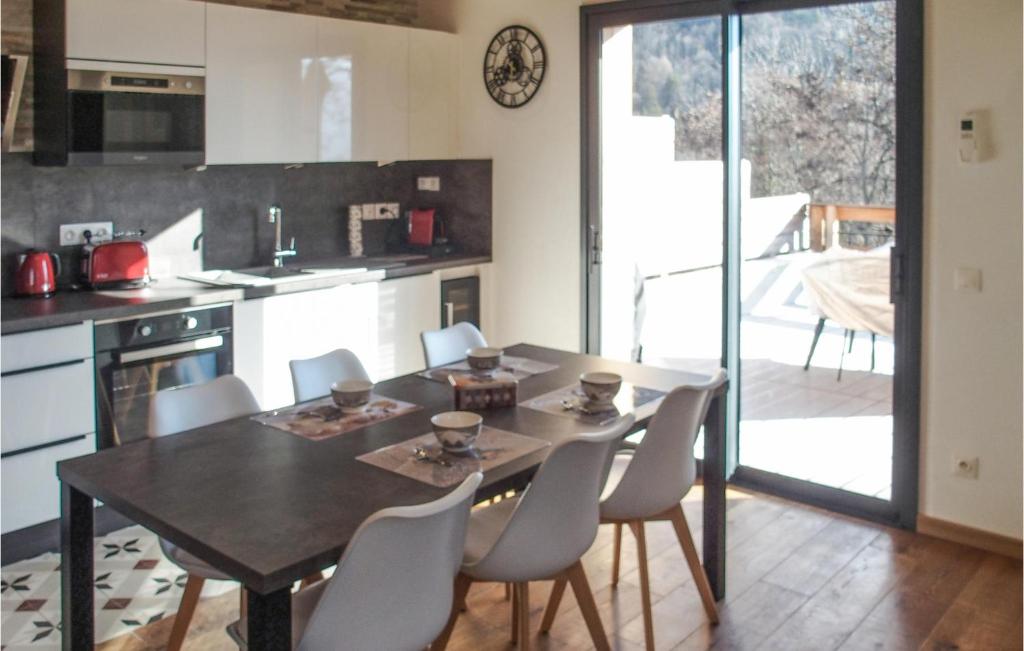 Awesome Home In Juvigny With Wifi And 2 Bedrooms photo 3