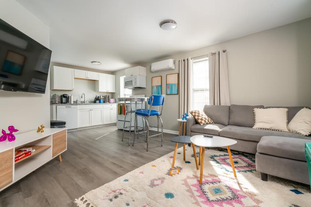 Cozy 1 bed APT near Five Points! Bring your pets!