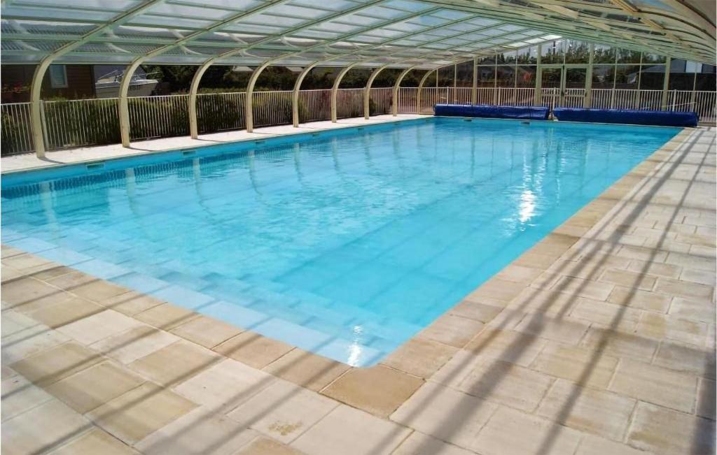 Amazing Home In Grandcamp-maisy With Outdoor Swimming Pool, Heated Swimming Pool And 3 Bedrooms photo 4