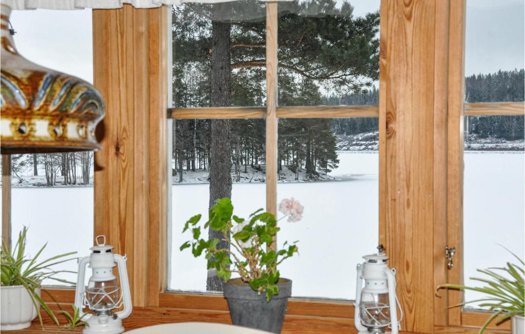 Awesome Home In Kristinehamn With Wifi And 4 Bedrooms photo 3