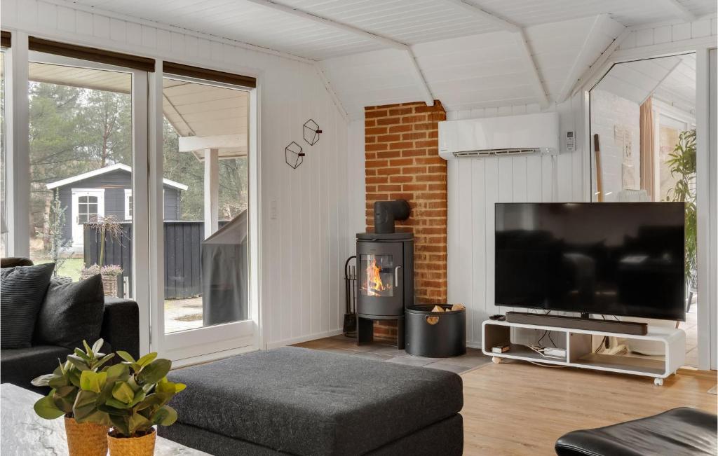 Amazing Home In Blvand With 4 Bedrooms, Sauna And Indoor Swimming Pool photo 2