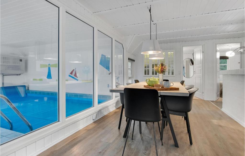 Amazing Home In Blvand With 4 Bedrooms, Sauna And Indoor Swimming Pool photo 4