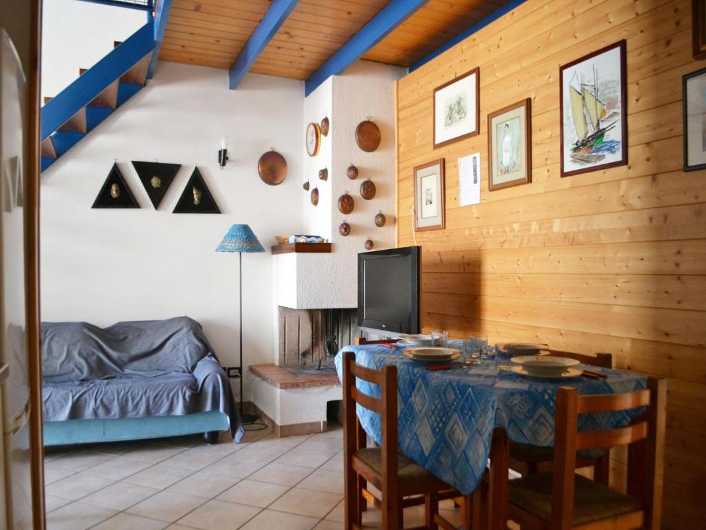Apartment Directly On The Beach With Air Conditioning And Terrace, Pets Allowed - Tap to explore photos