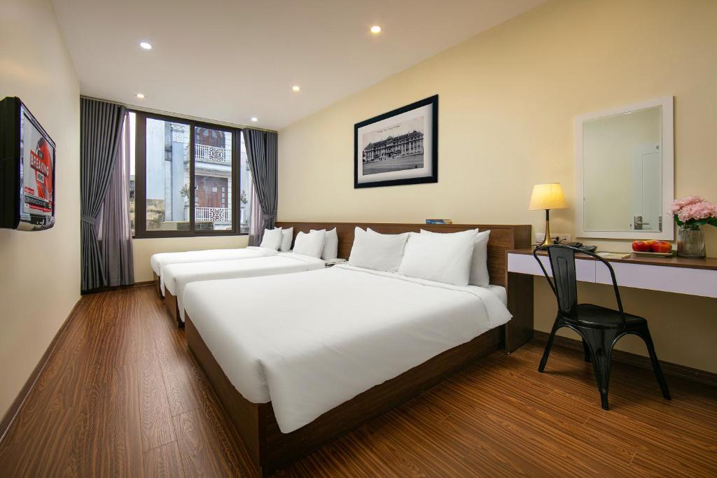 Queen Cafe Hotel & Pub