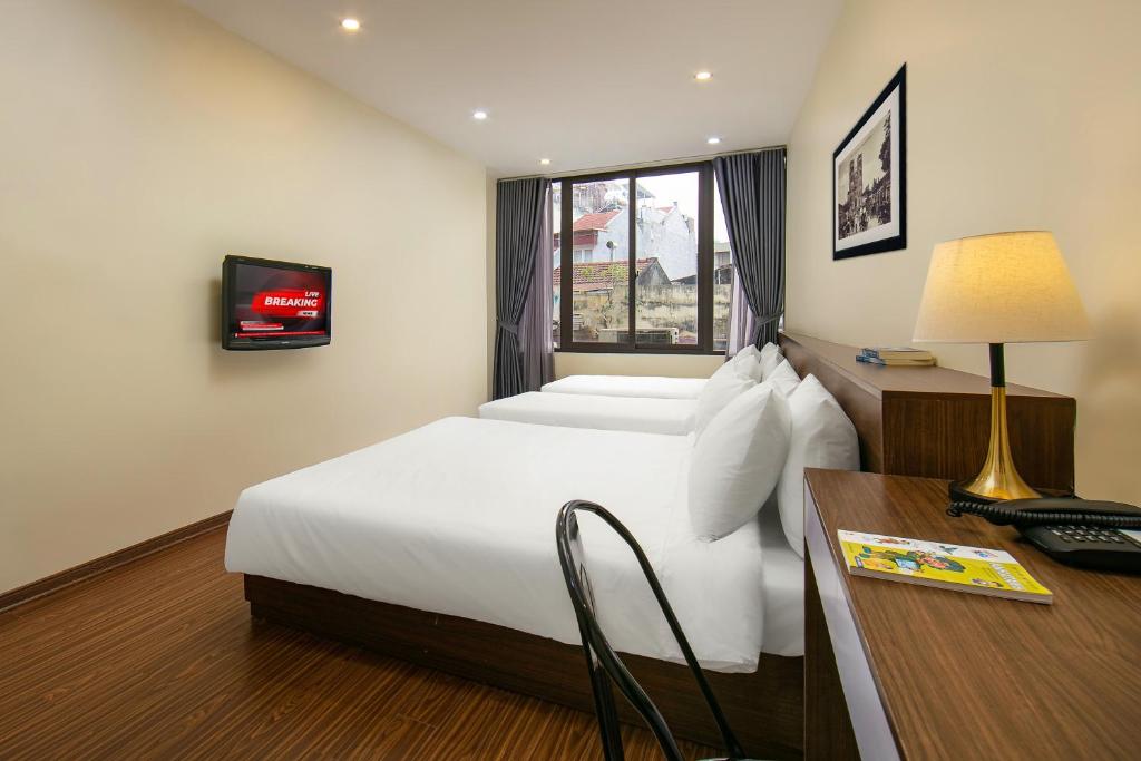 Queen Cafe Hotel & Pub