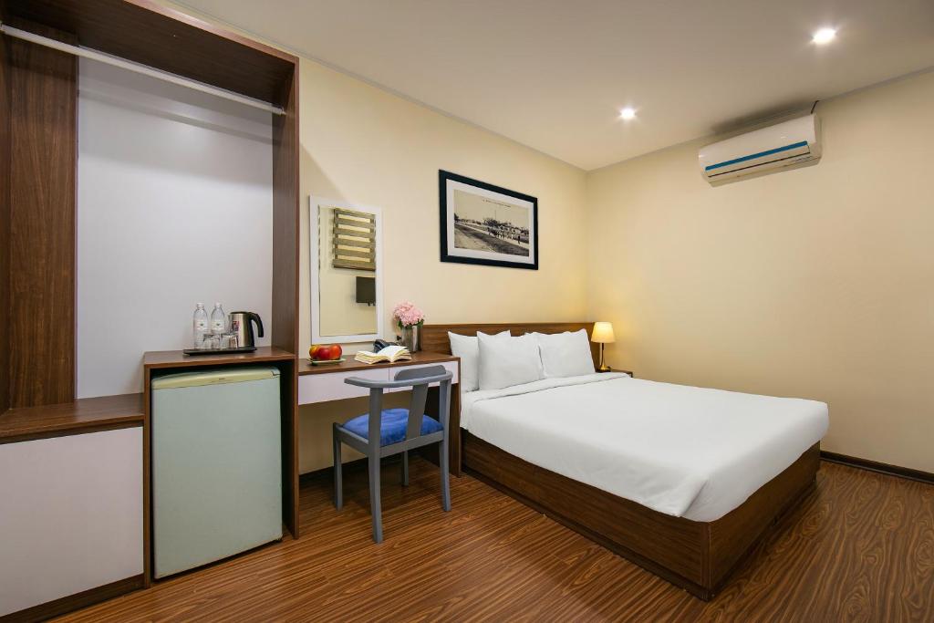 Queen Cafe Hotel & Pub