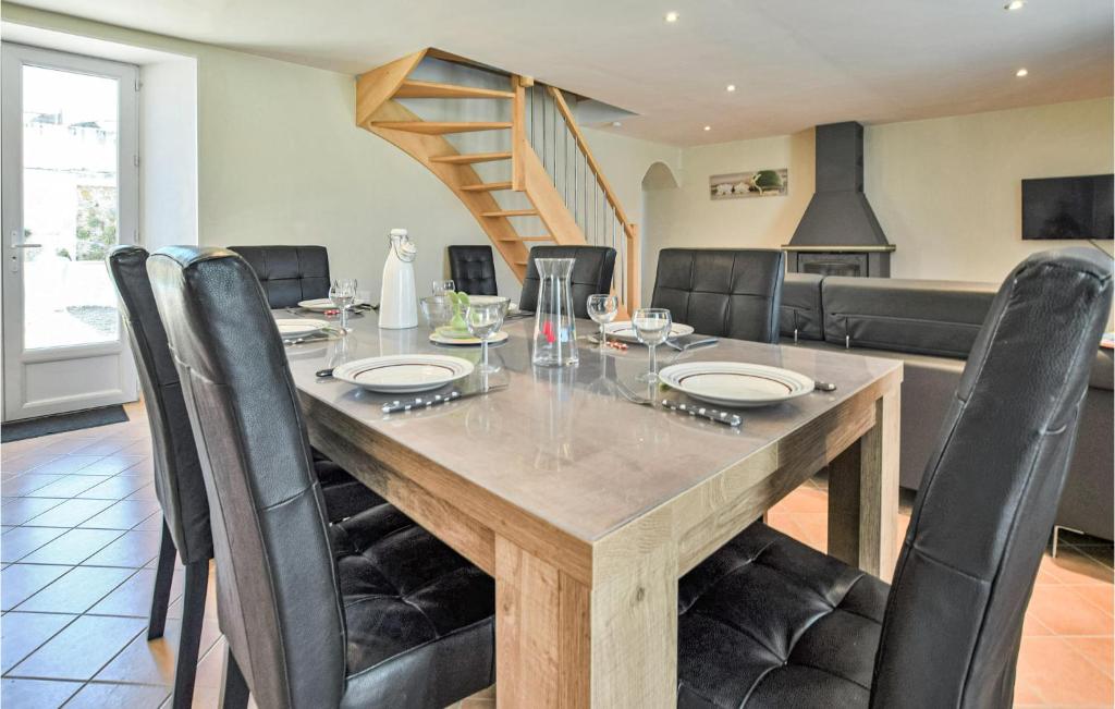 Beautiful Home In Crances With Wifi And 3 Bedrooms photo 1