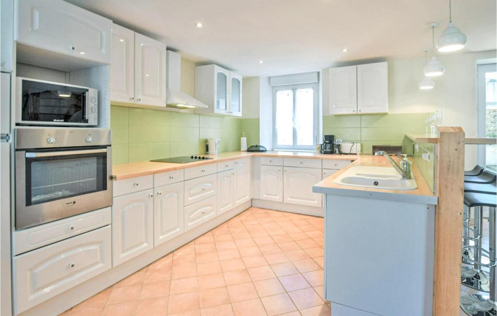 Beautiful Home In Crances With Wifi And 3 Bedrooms photo 2