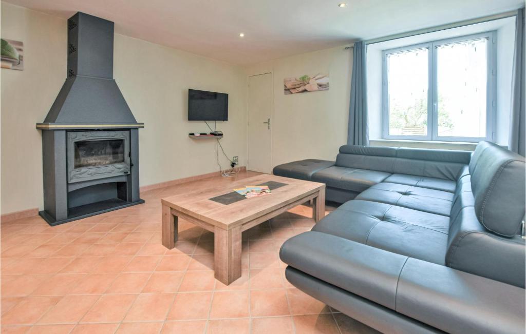 Beautiful Home In Crances With Wifi And 3 Bedrooms photo 3