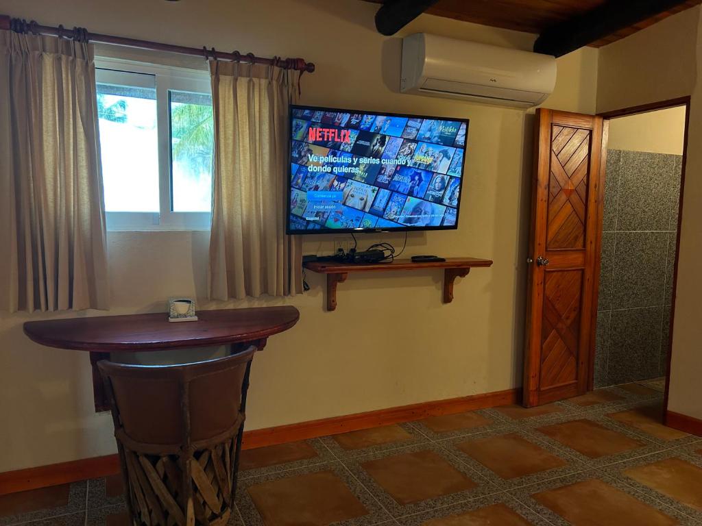 The Diving Lodge Downtown photo 4