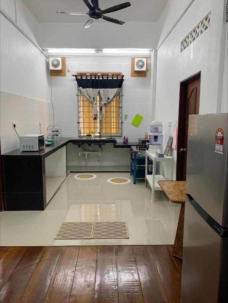 La wood homestay
