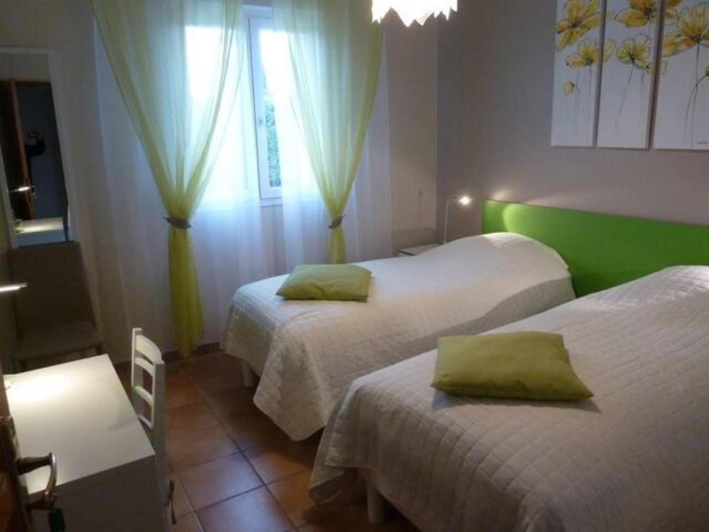 Les chambres d'hôtes d'Eloïse, piscine privée photo 3