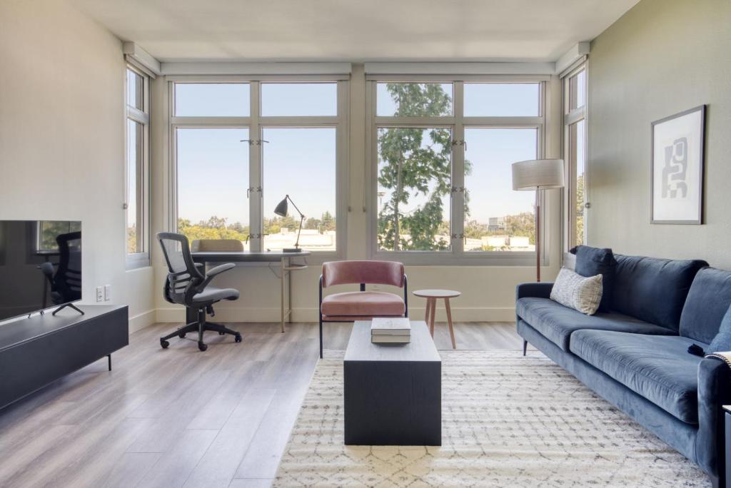 Mountain View 2BR w Gym Lounge nr Highways SFO-1080 image