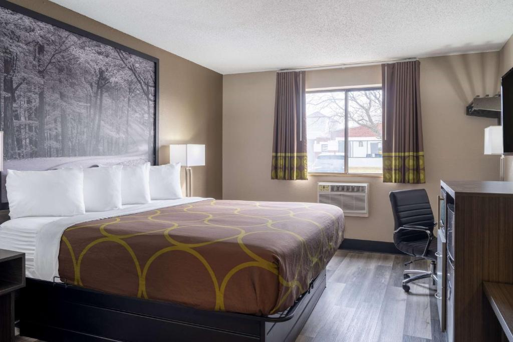 Super 8 by Wyndham Merrillville photo 3