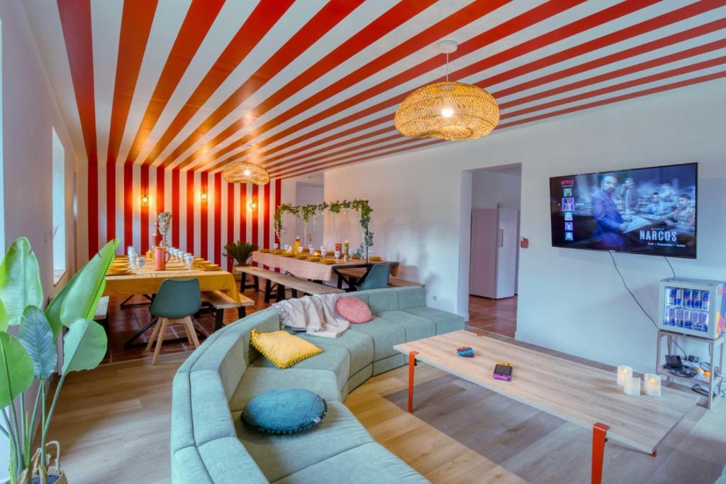 So Villa La Repreneliere 45 - Heated pool - Soccer - 2h from Paris - 30 beds photo 3