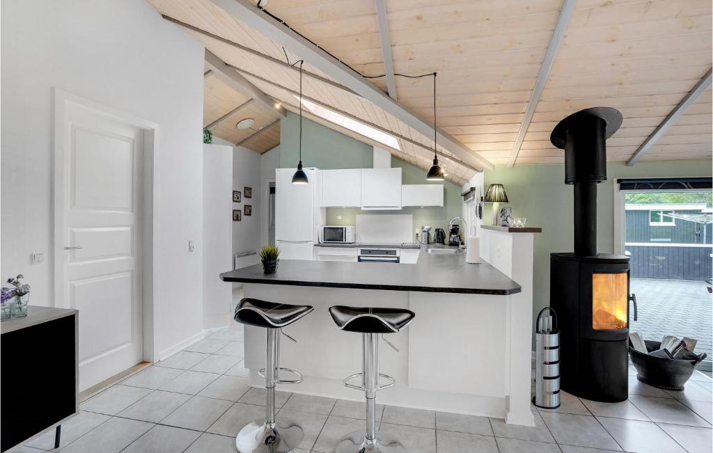 Awesome Home In Oksbl With 4 Bedrooms, Sauna And Wifi photo 3