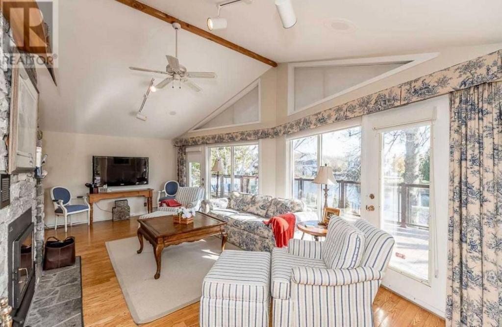 Waterfront Cottage 4 BD with Outdoor Dining, Fire Pite by GLOBALSTAY photo 3