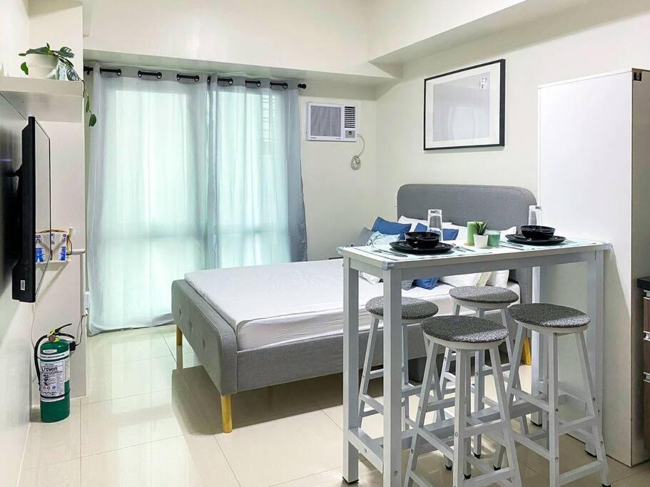 Modern and homely Condo in Shaw Boulevard photo 3