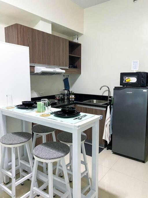 Modern and homely Condo in Shaw Boulevard photo 4