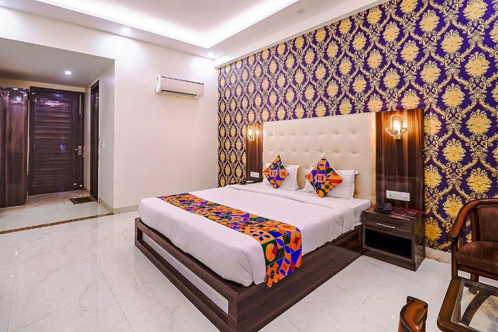 FabHotel Swess Grand photo 1