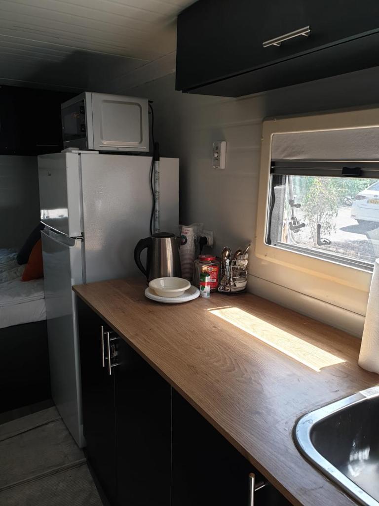 Cozy Fully-Equipped Caravan for Two plus one young child max photo 2