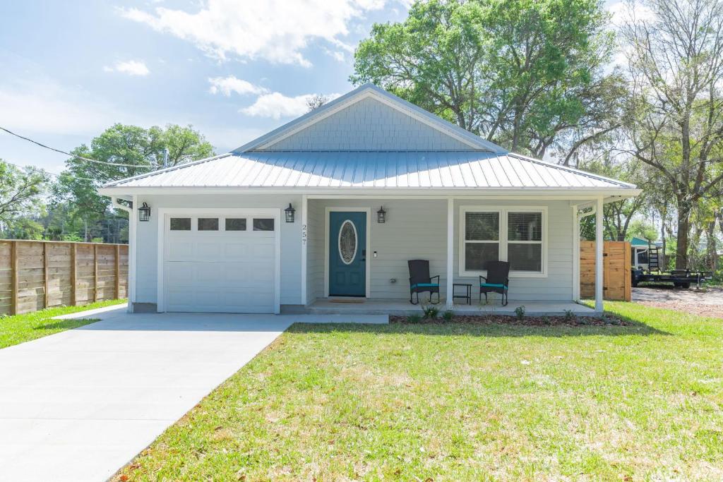 Brand New Bungalow with King Bed Suites in St Aug photo 1