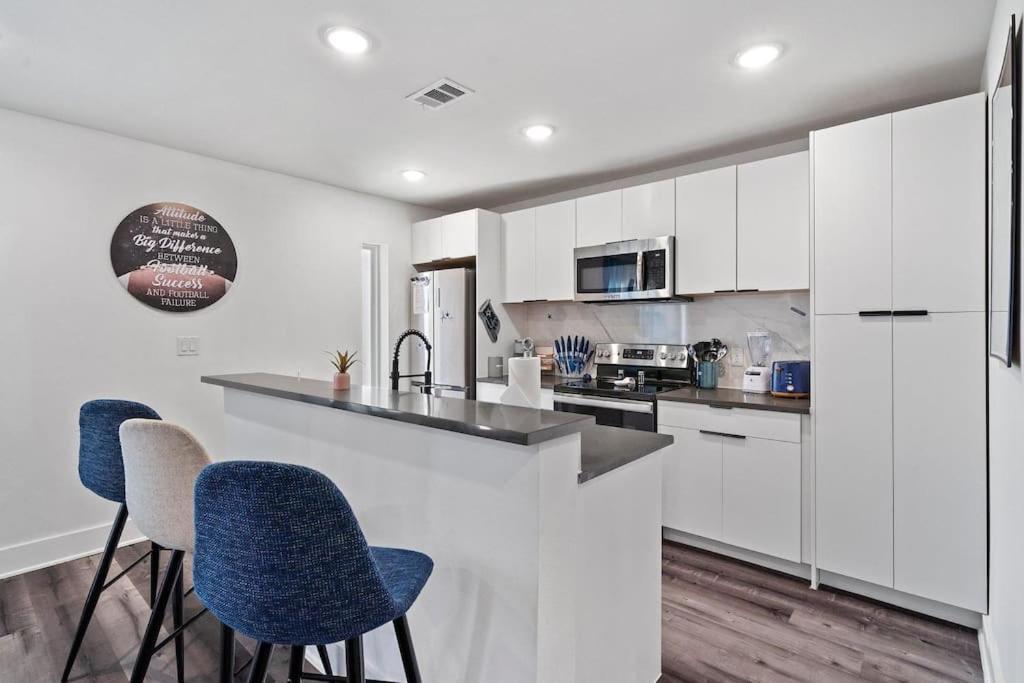 Cowboys Fan Pad 2 Bedroom! image