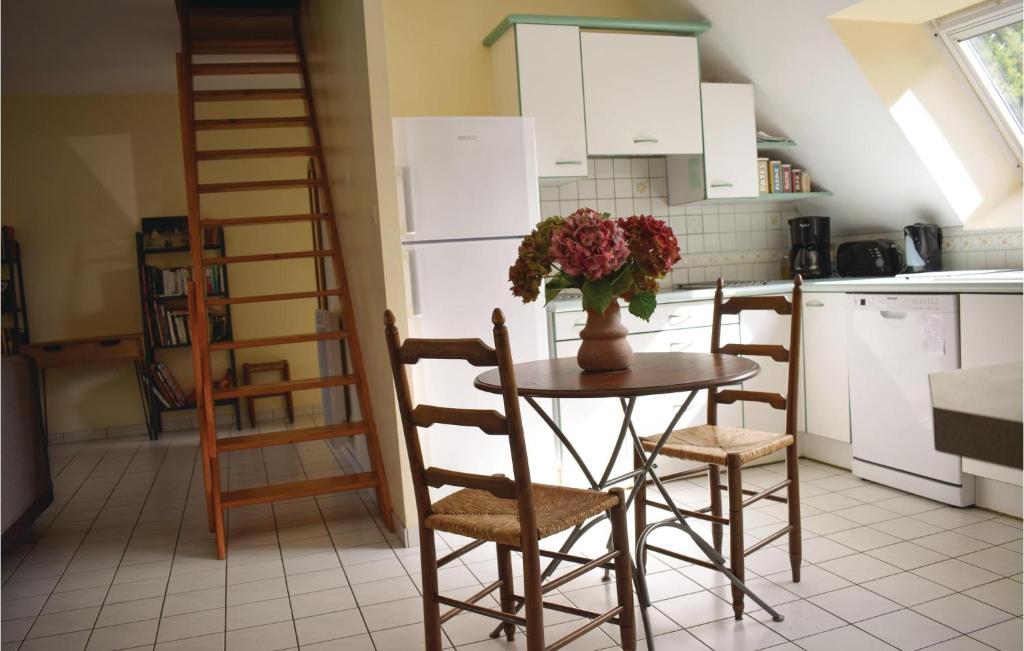 Awesome Home In Plouha With 4 Bedrooms And Wifi photo 2