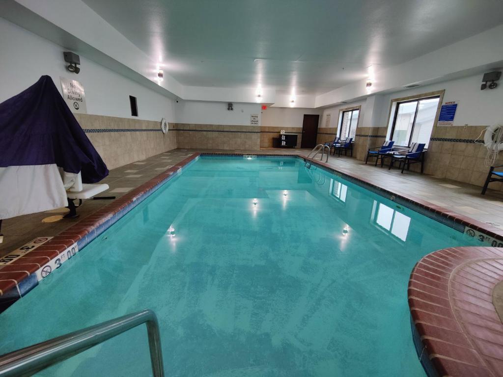 Holiday Inn Express- Waterloo/Cedar Falls, an IHG Hotel photo 2