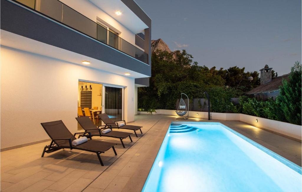 Stunning Home In Bast With Heated Swimming Pool, 3 Bedrooms And Jacuzzi photo 1
