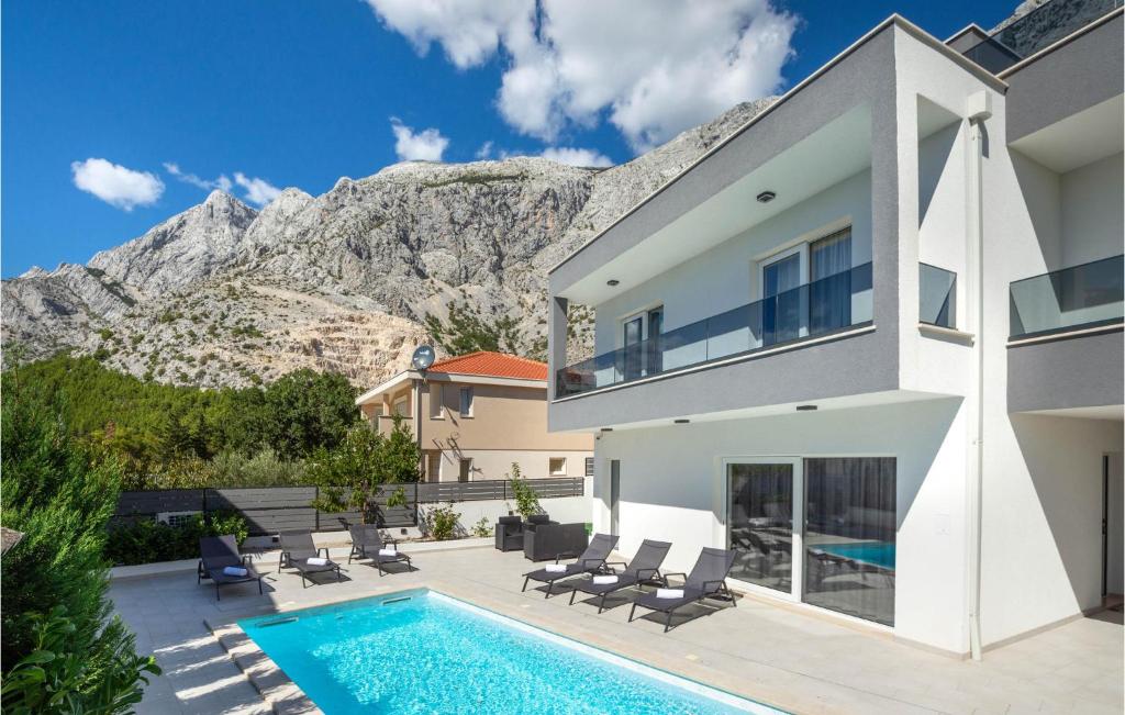 Stunning Home In Bast With Heated Swimming Pool, 3 Bedrooms And Jacuzzi photo 3
