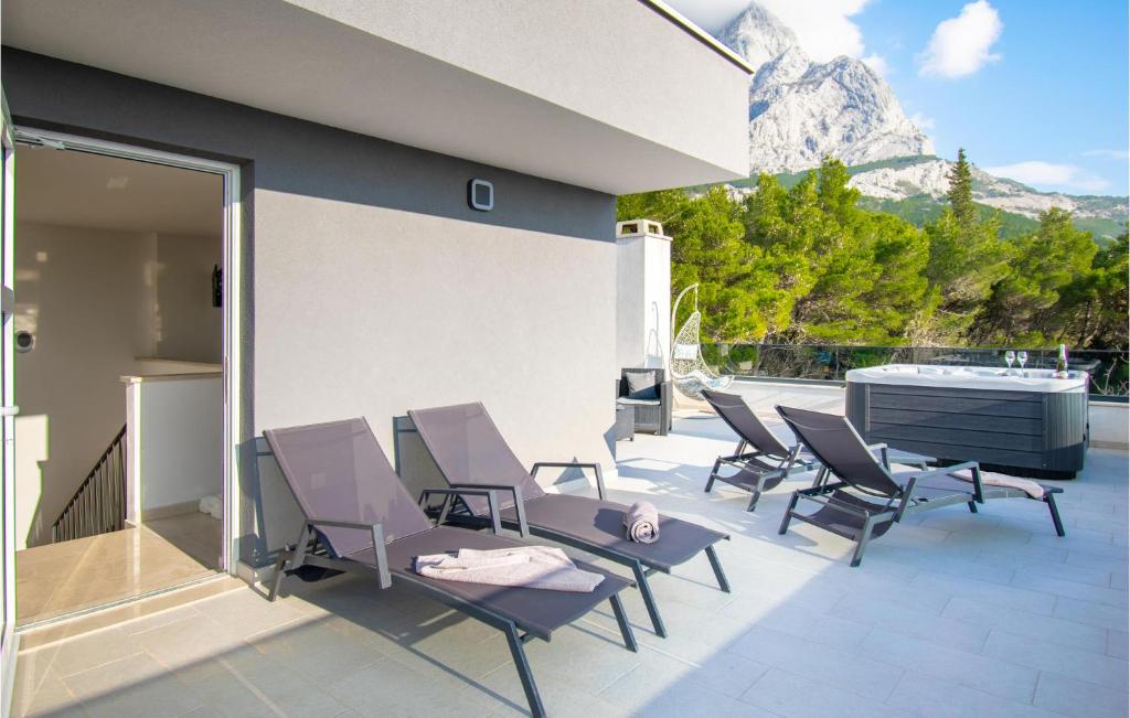 Stunning Home In Bast With Heated Swimming Pool, 3 Bedrooms And Jacuzzi photo 4