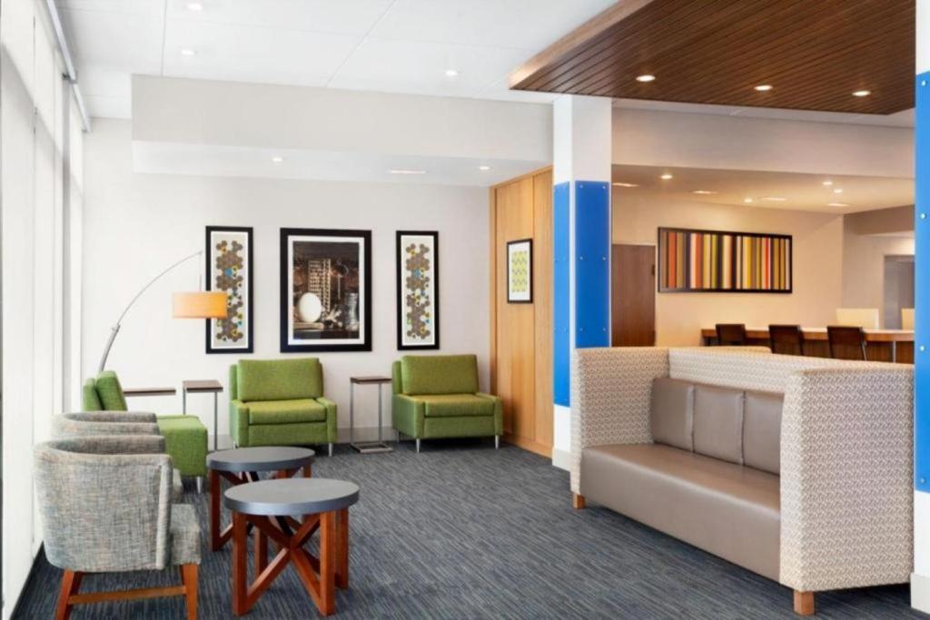 Holiday Inn Express & Suites Austin North - Pflugerville, an IHG Hotel photo 2
