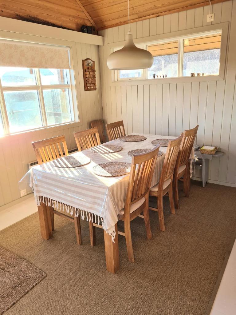 Cozy Cottage in Icelandic nature with Hot tub photo 3