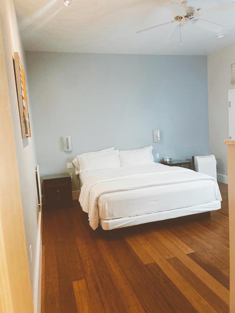 Pacific Blue Inn image