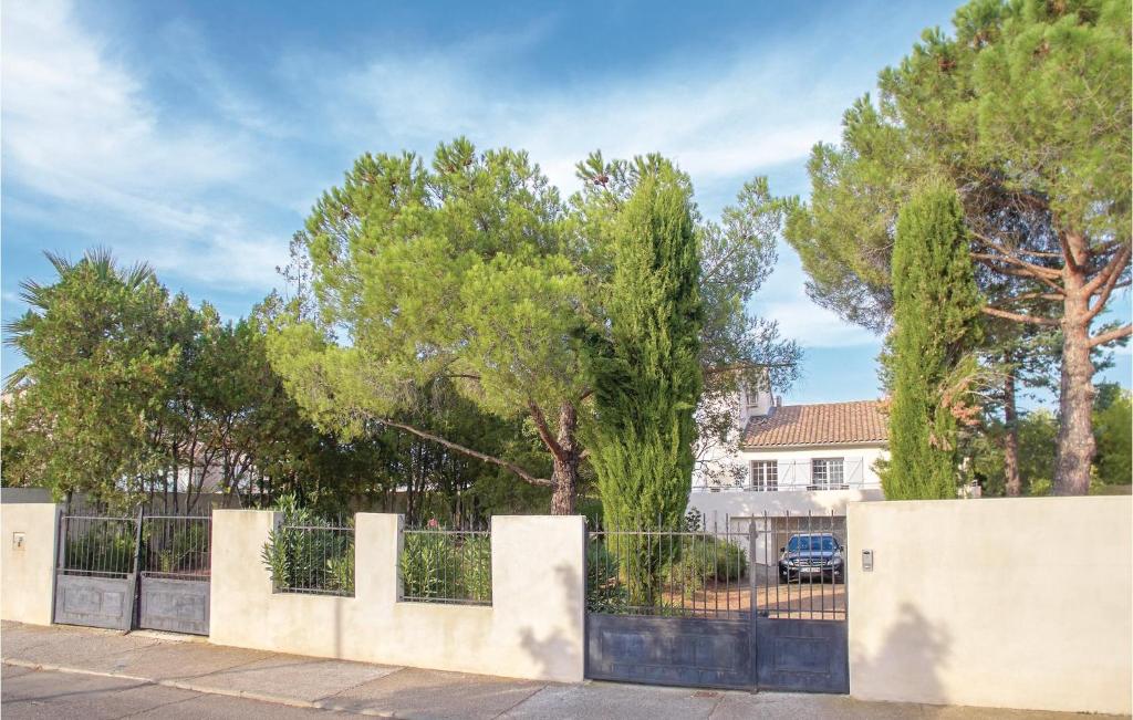 Awesome Home In Thzan-ls-bziers With 5 Bedrooms, Wifi And Outdoor Swimming Pool photo 1