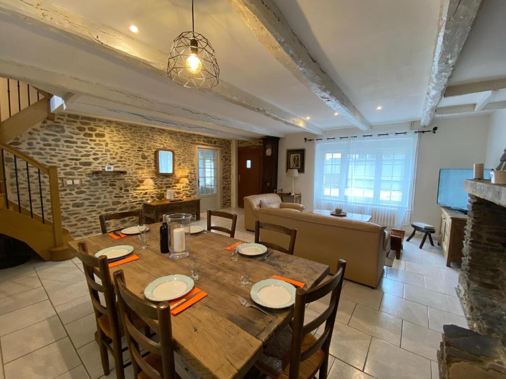 Stone house typical of the Pays de Rance, 900m from the beach photo 1