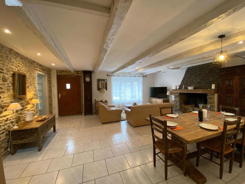 Stone house typical of the Pays de Rance, 900m from the beach photo 2