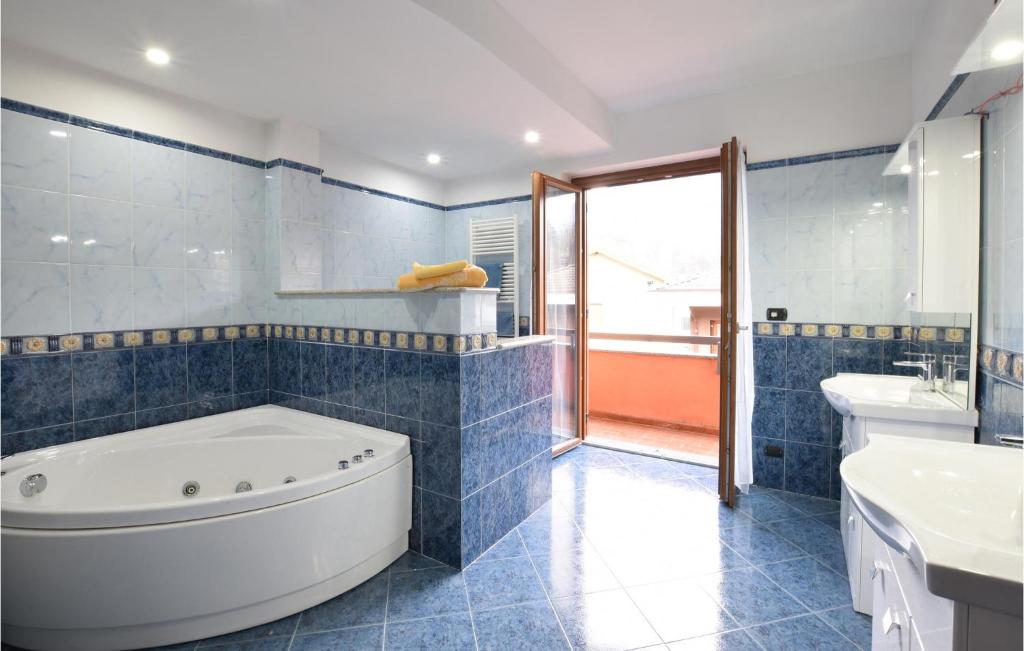 Awesome Apartment In Omegna With Wifi And 2 Bedrooms photo 3