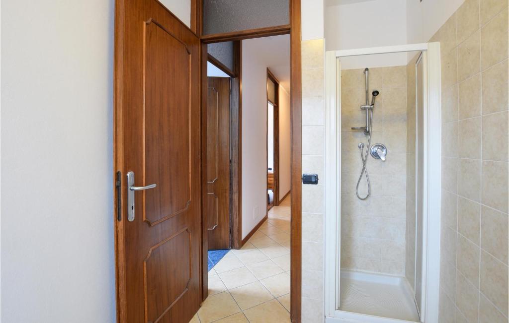 Awesome Apartment In Omegna With Wifi And 2 Bedrooms photo 4