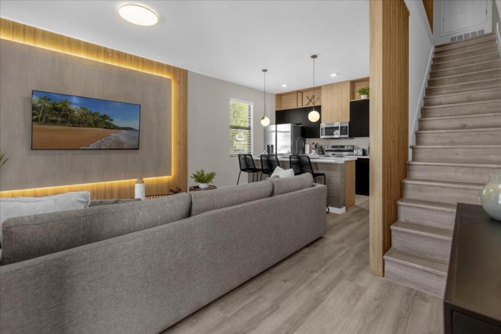3 Bedrooms- 3 Bathrooms The Hub 3361 Tt image